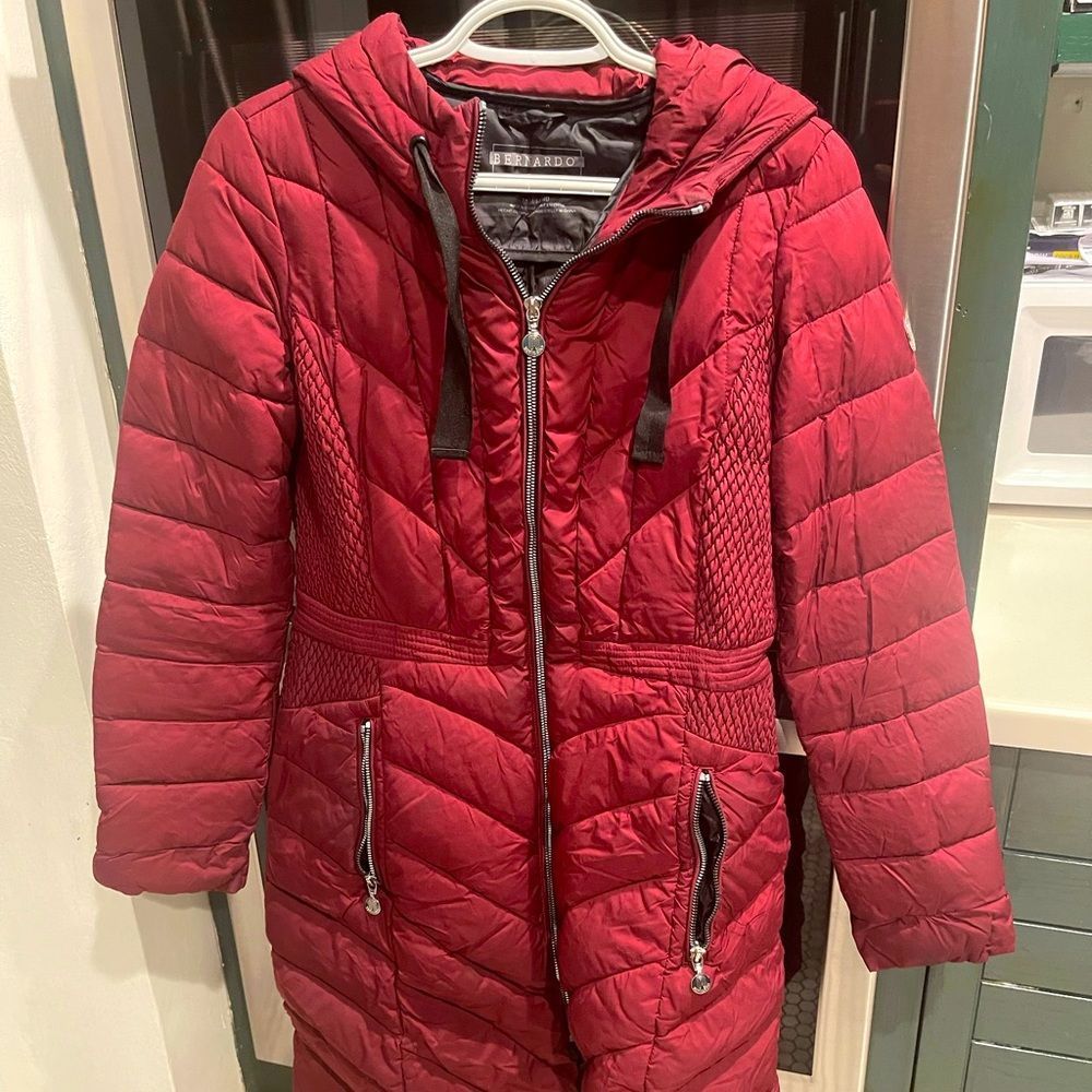 Women’s Bernardo Hooded Walker Coat Size M in Berry